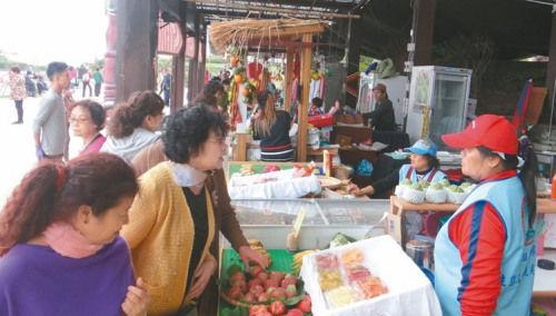 赴臺(tái)大陸游客銳減 水果十元吃到飽
