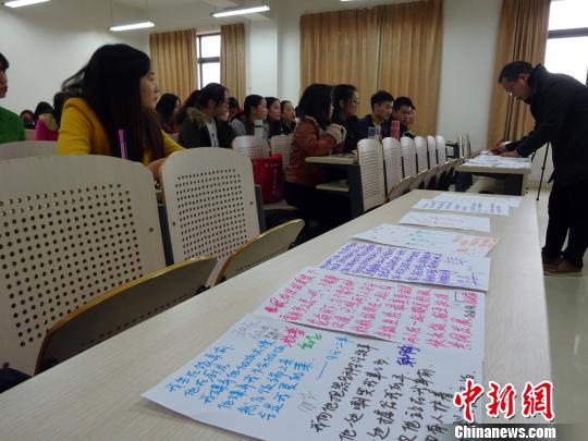 圖為鄭州師范學(xué)院“愛情心理學(xué)課”課堂。 周小云 攝