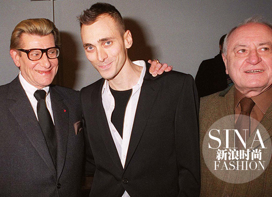 Yves-Saint-Laurent、Hedi-Slimane、Pierre-Bergé在Dior后臺(tái)的合影