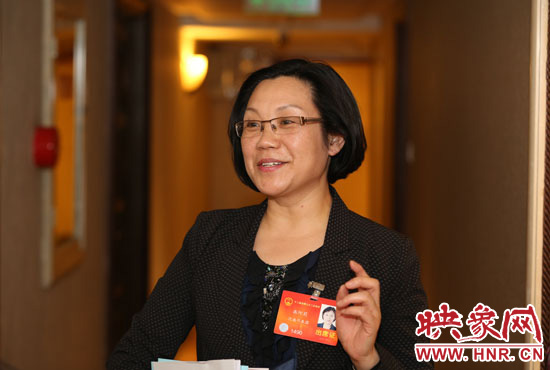全國人大代表、商丘市實驗小學校長高阿莉做客映象網(wǎng)兩會微視。