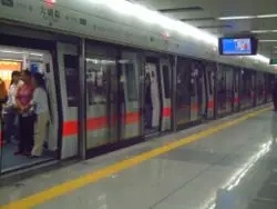 深圳地鐵屏蔽門