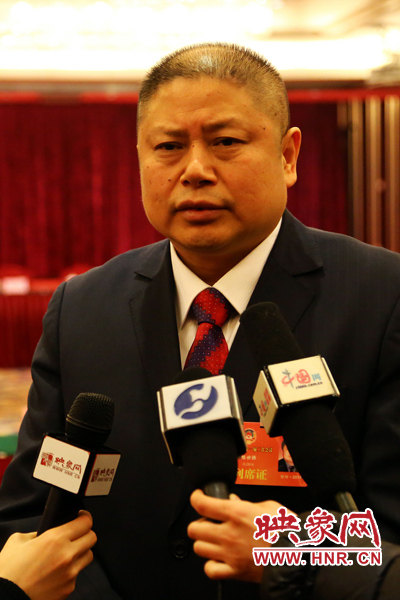 全國政協(xié)委員，河南弘昌集團(tuán)、信陽毛尖集團(tuán)董事長(zhǎng)陳世強(qiáng)