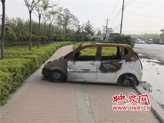 轎車(chē)自燃后"霸占"生態(tài)廊道數(shù)月