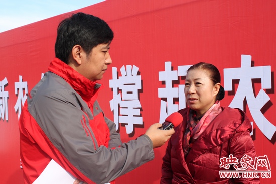 活動(dòng)結(jié)束后，省衛(wèi)生廳副廳長(zhǎng)秦省就近幾年我省新參合參保情況接受河南電臺(tái)新聞廣播記者采訪
