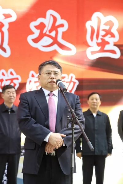省委宣傳部副部長(zhǎng)、省新聞出版廣電局局長(zhǎng)朱夏炎宣布《打贏脫貧攻堅(jiān)戰(zhàn)》大型采訪活動(dòng)正式啟動(dòng)。