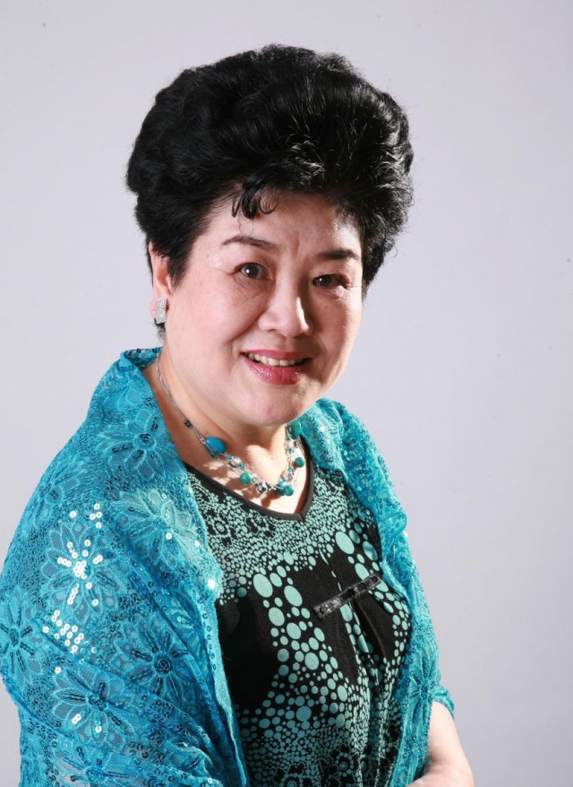 王希玲：著名豫劇表演藝術(shù)家、中國戲劇梅花獎獲得者、全國十大杰出青年、曾多次登上央視春晚的舞臺。