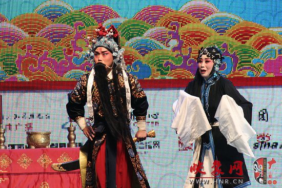 張派傳人方素珍（左）、馬瑞（右）演唱折子戲《韓琪殺廟》一折