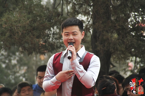 2012年度河南十大名票榜首、《梨園春》2007年度銀獎(jiǎng)擂主陳迎輝演唱豫劇《春秋配》選段“遇君子在荒