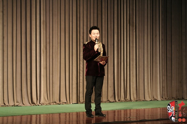 主持人：著名戲曲節(jié)目主持人、河南電臺(tái)戲曲廣播“當(dāng)家小生”月陽