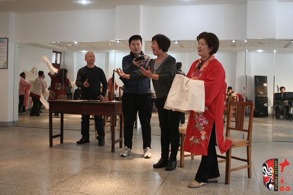 著名戲曲節(jié)目主持人、河南電臺戲曲廣播當家小生月陽錄制現(xiàn)場花絮