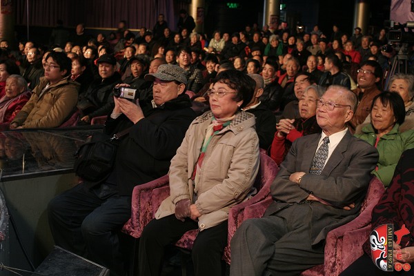 著名豫劇表演藝術(shù)家張月榮(中)、臺灣知名學(xué)者趙明普(右)