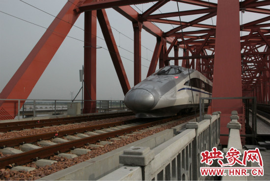 此趟列車為執(zhí)行鄭焦鐵路運行試驗任務(wù)的DJ55108次動檢車。