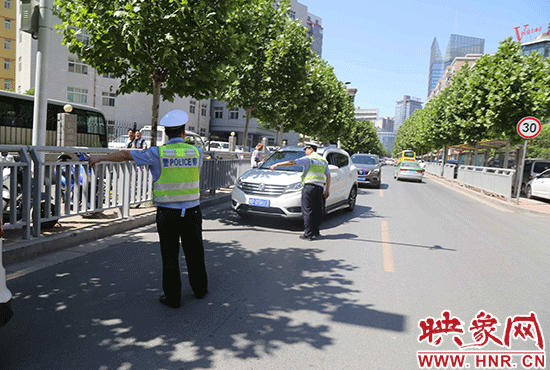 鄭州警方整治“黑車(chē)”
