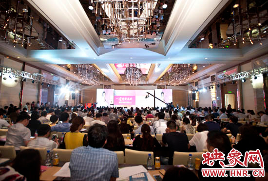 5月28日，一場(chǎng)河南企業(yè)家的盛會(huì)在鄭州舉辦，群象島2015夏季峰會(huì)以?shī)^斗者為本致敬奮斗者。