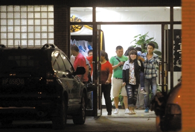 2012年9月17日，廠橋小學(xué)門口，一女子駕車錯將油門當剎車，撞死一男學(xué)生。