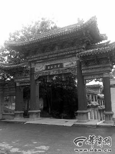 7月2日清早，晨練的人在三原縣城的清河公園內發(fā)現(xiàn)了劉強的尸體