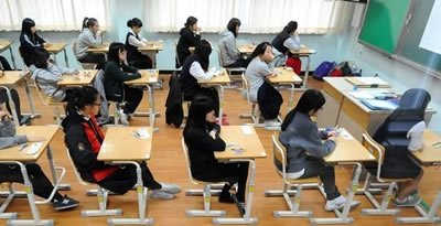 　藝術(shù)生不僅需要專業(yè)課優(yōu)秀，文化課成績(jī)也必須達(dá)標(biāo)