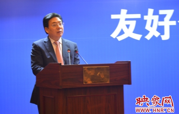 市委副書記、市長李柳身出席簽約儀式并講話