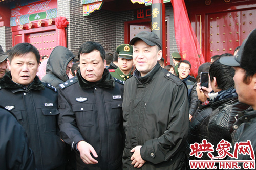 郭達(dá)現(xiàn)身馬街書會現(xiàn)場。