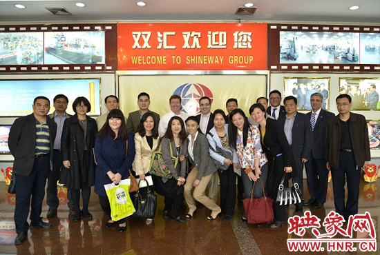 中美兩國商會代表團(tuán)參觀雙匯并座談交流 中美兩國商會代表團(tuán)參觀雙匯并座談交流