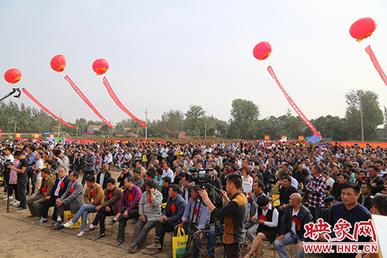 現(xiàn)場(chǎng)人山人海