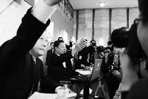 政協(xié)發(fā)言人：信心不足致內地人買香港奶粉