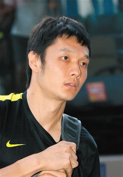楊智 足球守門(mén)員,現(xiàn)效力于北京國(guó)安隊(duì),為國(guó)家隊(duì)守門(mén)員。