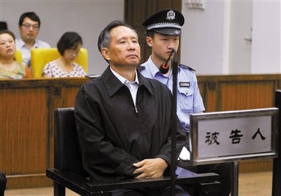 9月10日，北京市第二中級(jí)人民法院，張曙光在庭審中。