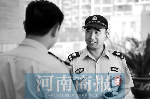 現(xiàn)在的劉阿春，在鄭州一家酒店當(dāng)保安經(jīng)理