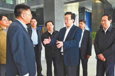 4月9日，省委書記、省人大常委會(huì)主任郭庚茂帶隊(duì)，在洛陽高新技術(shù)產(chǎn)業(yè)集聚區(qū)內(nèi)觀摩考察。