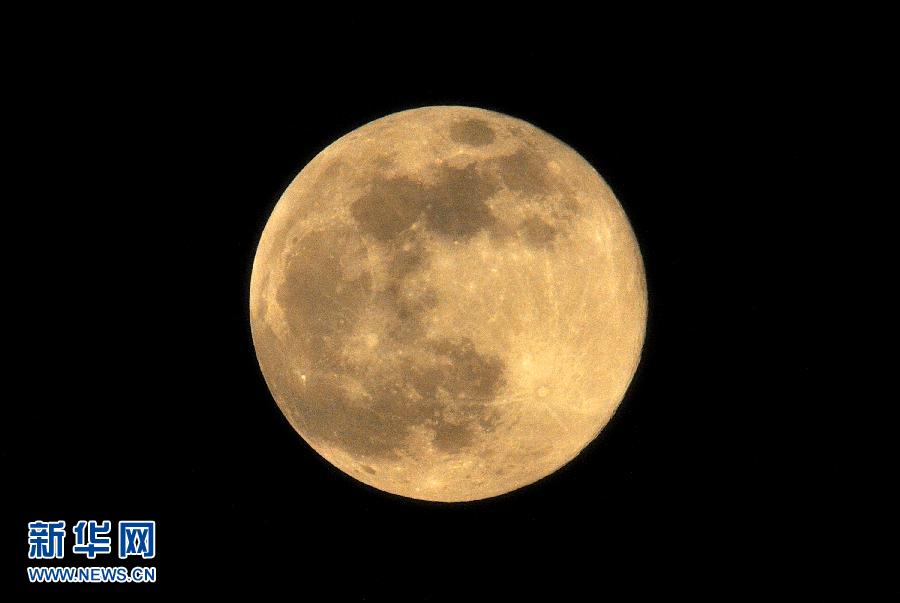 6月23日晚，云南省昆明市上空的圓月。