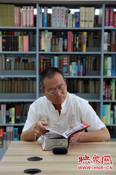 圖書館內(nèi)巨大的存書量，能讓鄭州市民盡情感受閱讀的快樂。