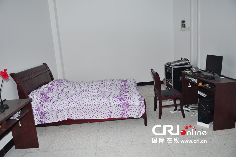 2013年10月21日，長(zhǎng)沙云蓋村欠債千萬新建的豪華村部樓。