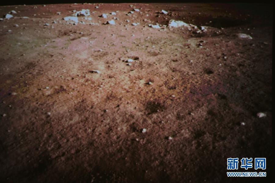 嫦娥三號平穩(wěn)落月 中國首次地外天體軟著陸成功