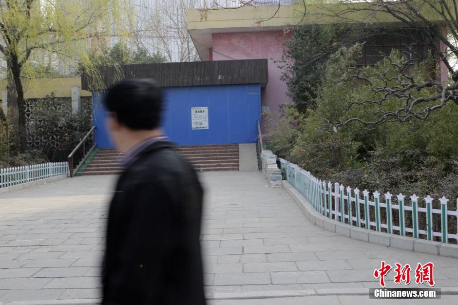 3月17日，河南鄭州動物園，原經(jīng)批準(zhǔn)用于大熊貓飼養(yǎng)的場館已經(jīng)關(guān)門。