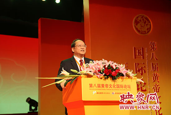 臺灣大學(xué)哲學(xué)系教授、美國耶魯大學(xué)哲學(xué)博士傅佩榮做演講