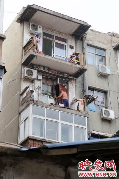據(jù)了解，該棟房屋建造于1986年，距今已經(jīng)30年。