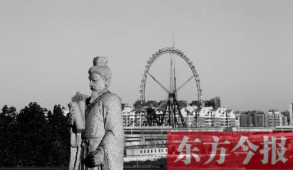 16日，從中原福塔基座平臺(tái)看向世紀(jì)歡樂園的景象