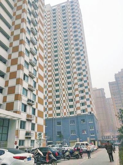 鄭州中基都市春天小區(qū)的公租房一直在閑置,樓下門面房已營(yíng)業(yè)很長(zhǎng)時(shí)間。