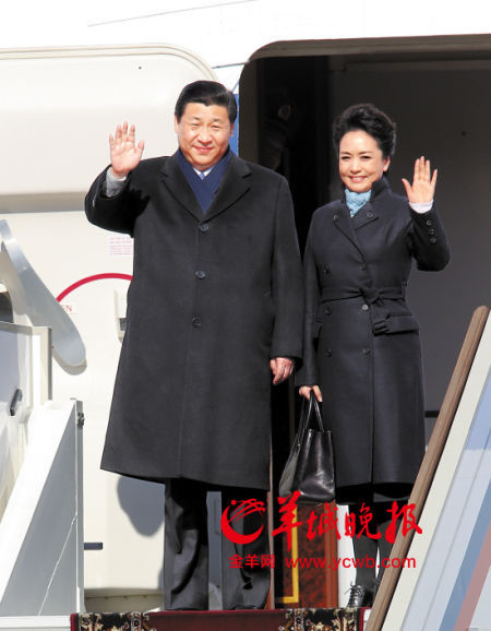 國家主席習近平首次出訪俄羅斯，夫人彭麗媛陪同。