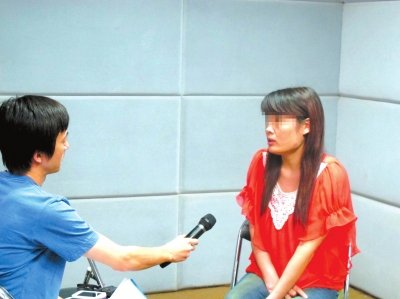醫(yī)藥代表王慧在接受媒體采訪。記者 袁國禮/攝