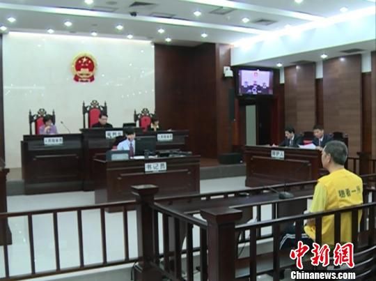庭審中。 陳啟任 攝