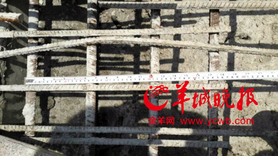 黃建清提供的E出入口鋼筋間距，顯示為15厘米