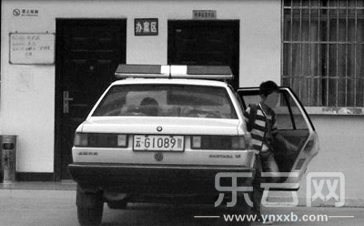 網(wǎng)友舉報云南紅河州森林公安警車私用。