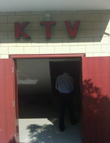 陜西留壩縣委黨校內(nèi)KTV。網(wǎng)友微博截圖
