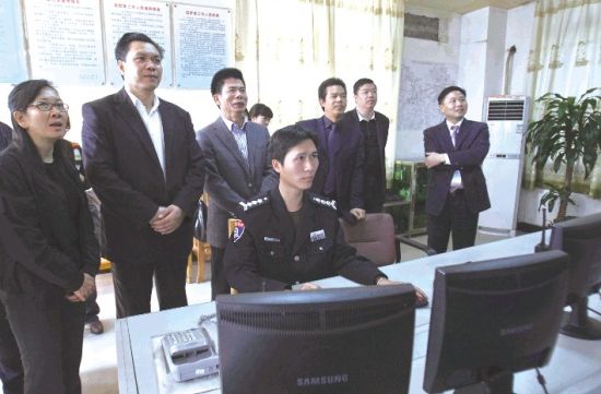 國(guó)家民政部農(nóng)村社區(qū)驗(yàn)收評(píng)估組對(duì)南海區(qū)農(nóng)村社區(qū)建設(shè)進(jìn)行檢查驗(yàn)收。