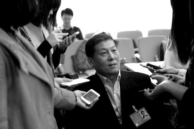 昨天，北京市高院院長(zhǎng)慕平接受媒體采訪。京華時(shí)報(bào)記者張斌攝