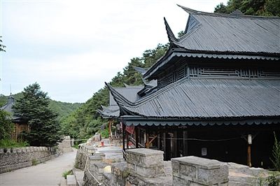 　7月9日，密云水庫附近隸屬于某單位的栗林度假山莊，建筑風(fēng)格古色古香