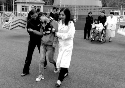 朝陽公園開展大型游樂設(shè)施應(yīng)急演練。