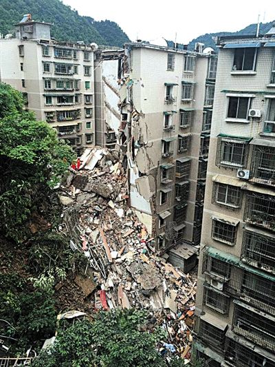  昨日，貴陽市云巖區(qū)一棟9層居民樓垮塌，16人失聯(lián)。新華社發(fā)